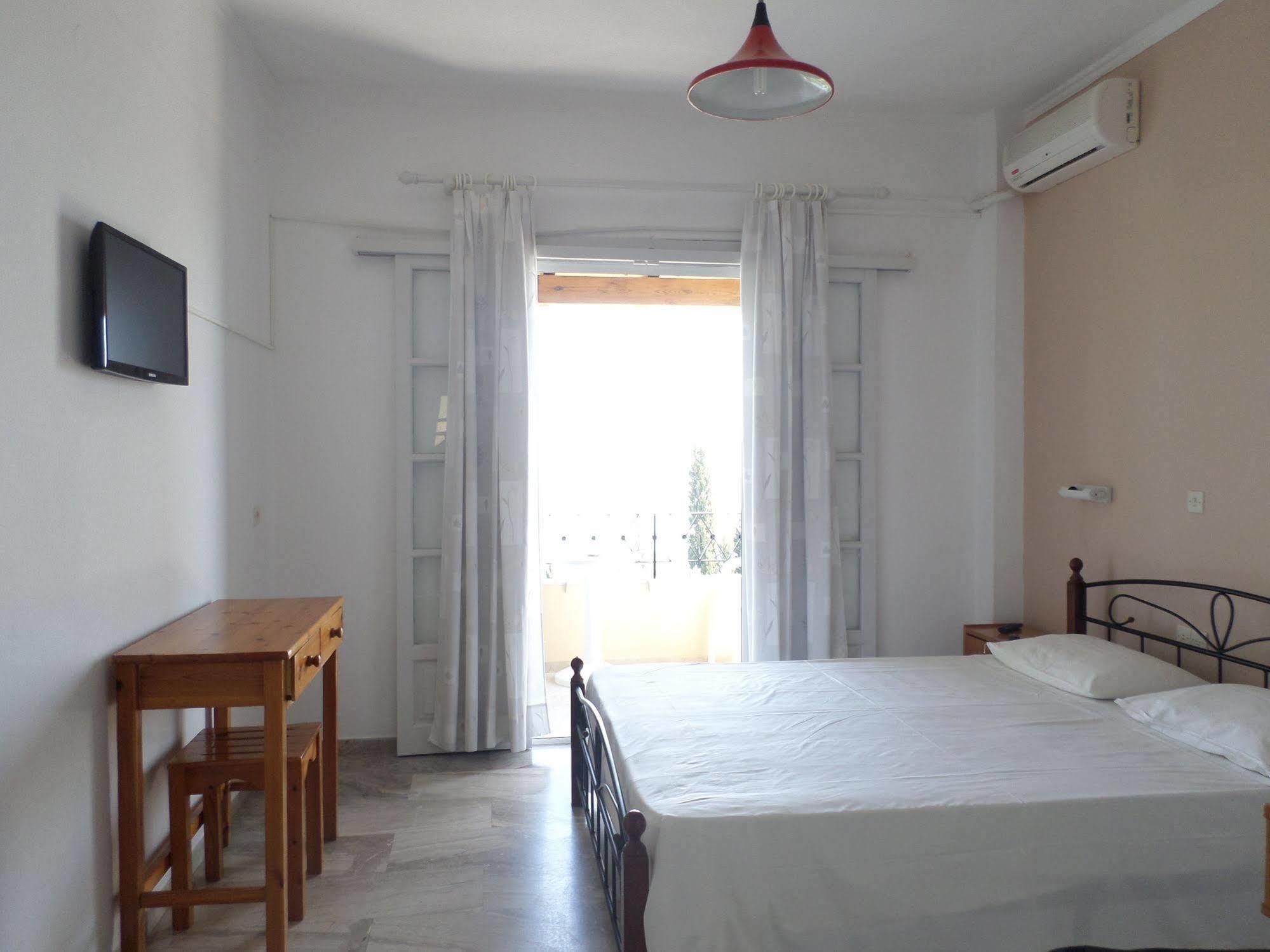 Rising Sun Apartments & Studios Беницес Екстериор снимка