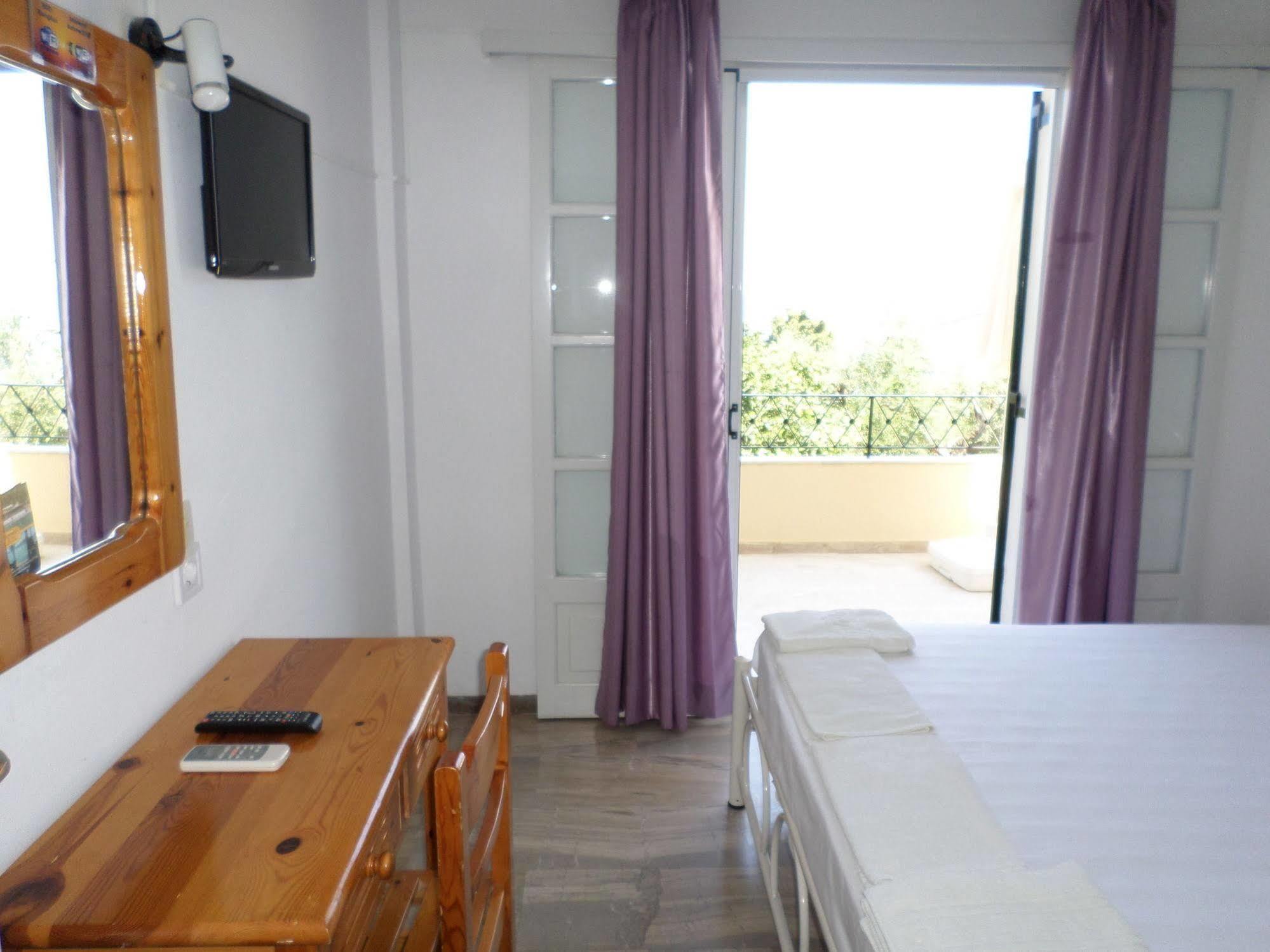 Rising Sun Apartments & Studios Беницес Екстериор снимка