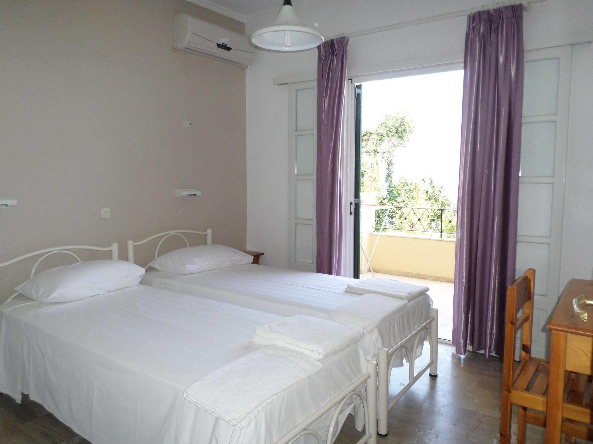 Rising Sun Apartments & Studios Беницес Екстериор снимка