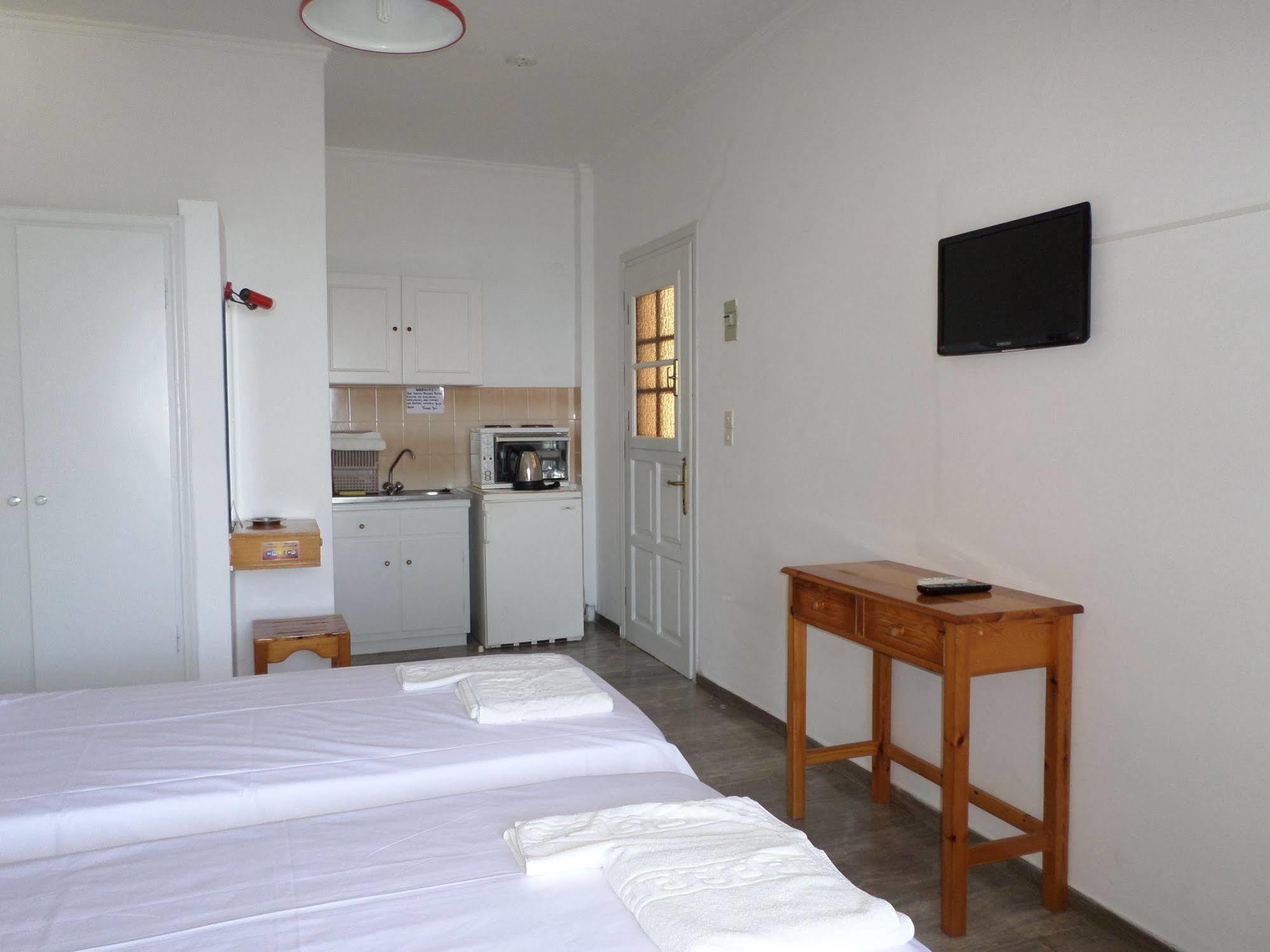 Rising Sun Apartments & Studios Беницес Екстериор снимка