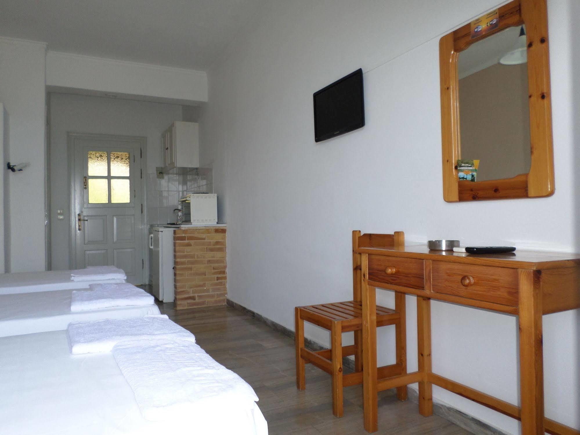 Rising Sun Apartments & Studios Беницес Екстериор снимка